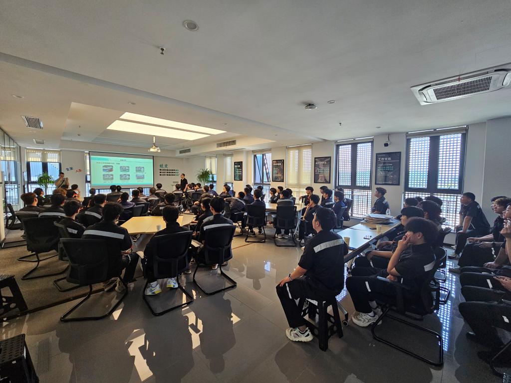 车辆工程学院赴领克汽车成都工厂开展人力资源信息咨询